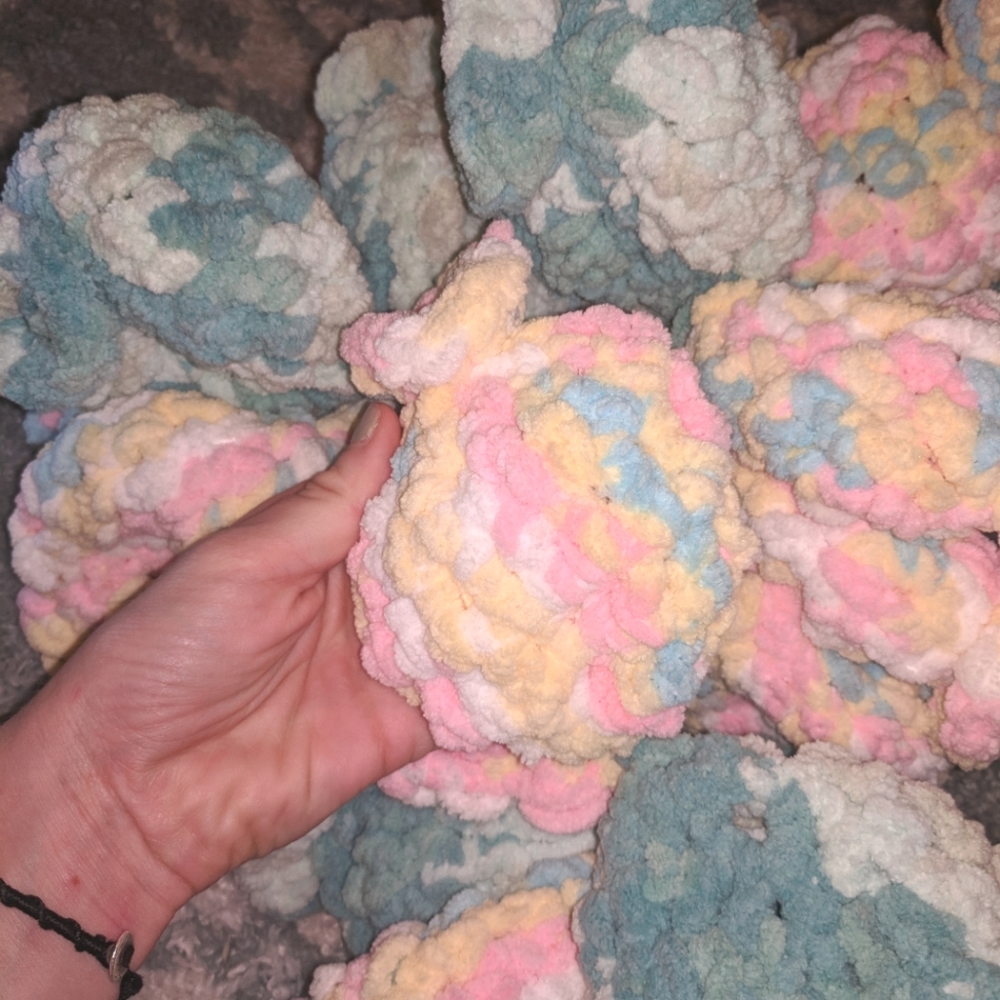 Yarn sustainable water balloons - reusable